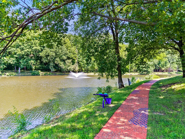 Lake & Fountain | Apartments For Rent Maryland Heights Missouri | Haven on The Lake