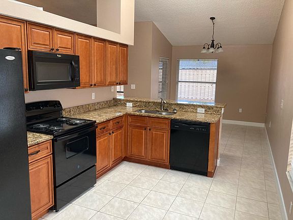 Kitchen and Breakfast Area