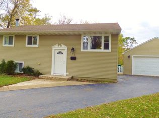655 Surf Ter, Wauconda, IL 60084