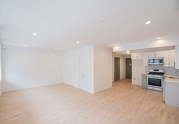 3rd image of 2481 Ocean Ave #1