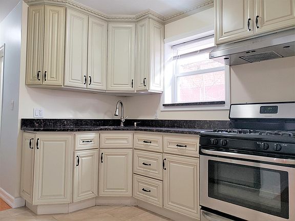 5th image of 2041 E 67th St Floor 1