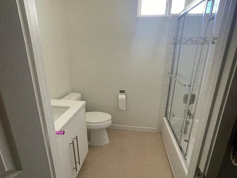 22620 Clarendon St — Photo 11