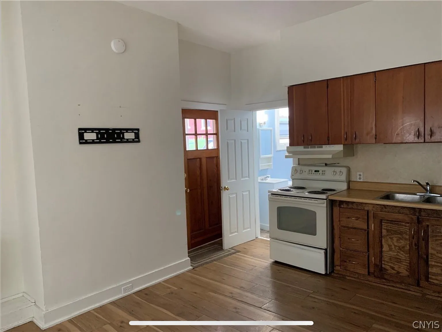 1 bed, 650 sqft, $900 — Photo 2