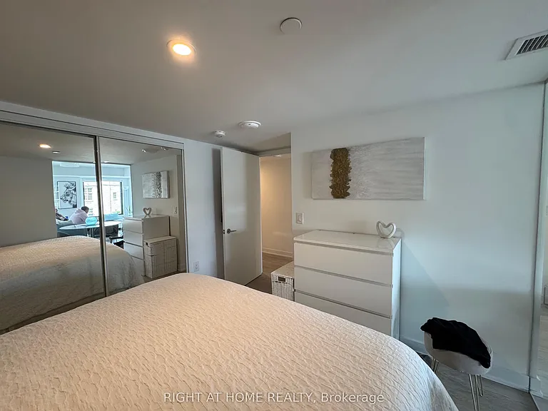 3 Strathgowan Ave #310 — Photo 14