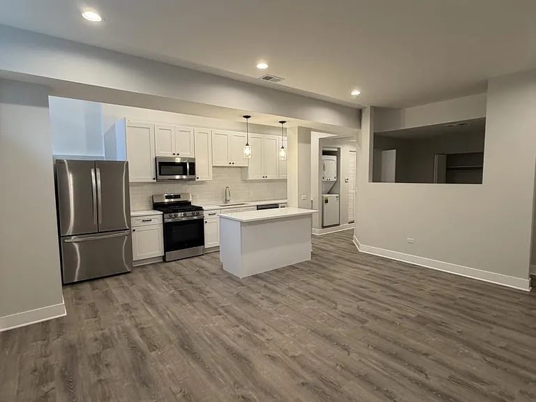 2247 W Lawrence Ave #3 — Photo 2