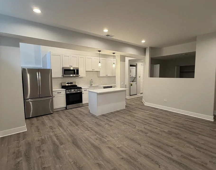 2247 W Lawrence Ave #4