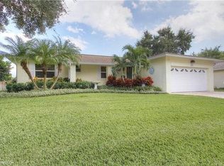 5835 Tanglewood Dr NE, Saint Petersburg, FL 33703