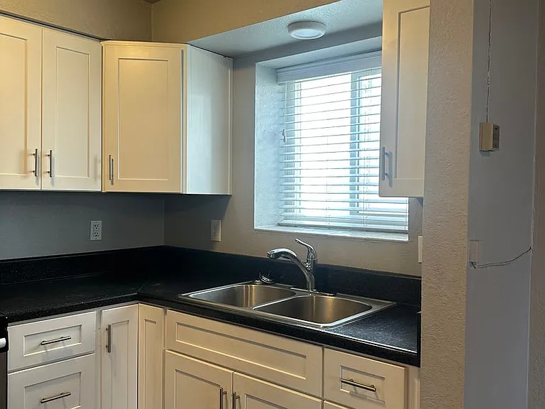 411 N 800 W — Photo 5