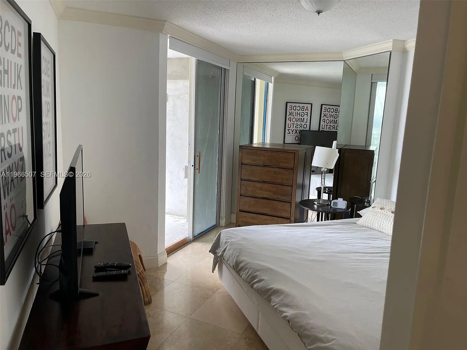 Oceanside Plaza Condo — Photo 4