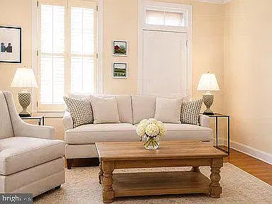 3 bed, 2.5 bath, 2412 sqft, $3,975 — Photo 4