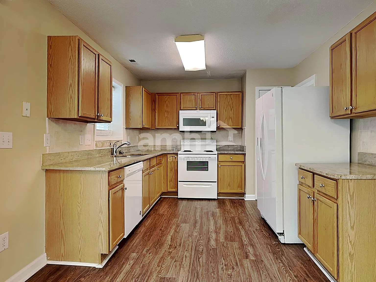 3 bed, 2.5 bath, 1912 sqft, $2,325 — Photo 3