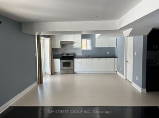 8 Dovetail Dr, Richmond Hill, ON L4E 5B1