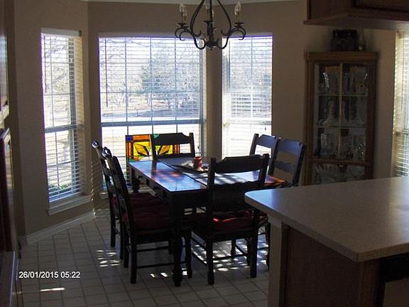 4th image of 111 Lone Star Dr