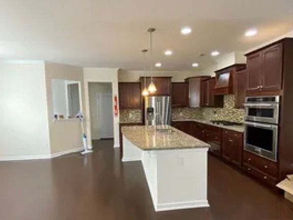 3rd image of 107 Waterlynn Club Dr