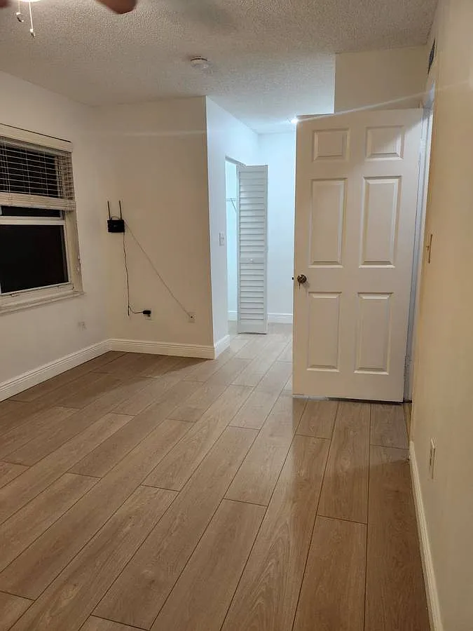 11879 SW 208th Ter — Photo 3
