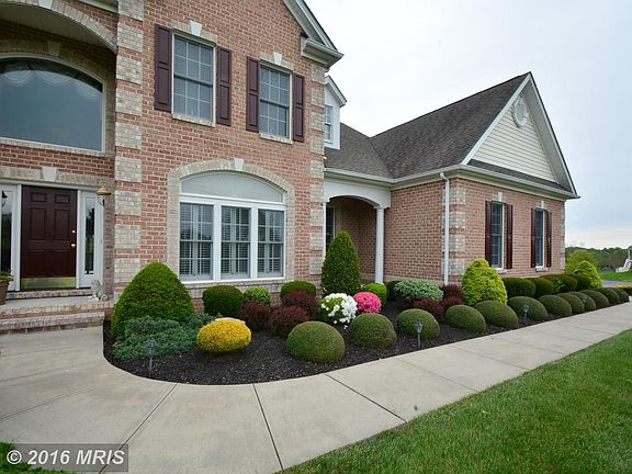 2nd image of 802 Kensington Farm Ct