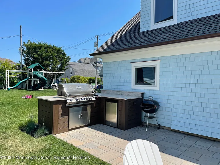 117 Sylvania Ave — Photo 39