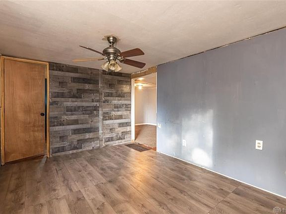 4th image of 2816 Gladstone St