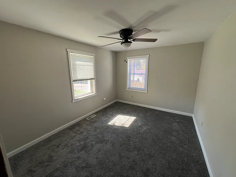 342 Crawford Ave — Photo 6