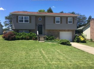 418 Carriage Way, Hurricane, WV 25526