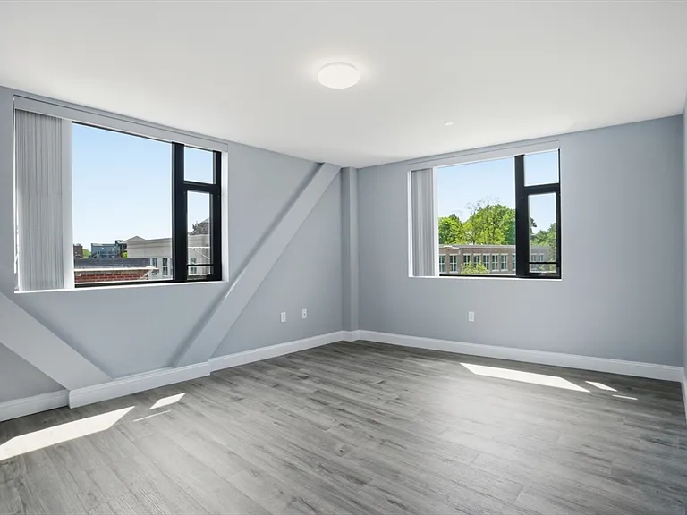 632 Centre St #306 — Photo 7