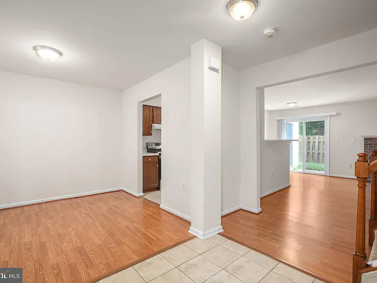 502 Wind Ridge Dr — Photo 3