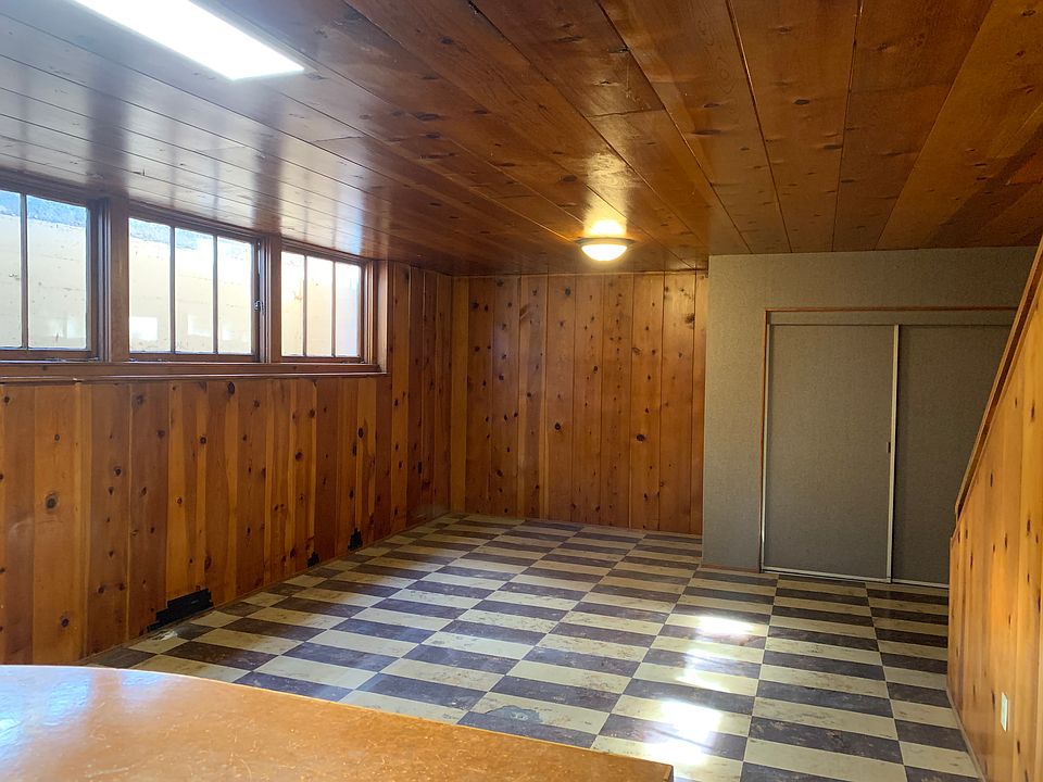 2nd image of 1550 Fremont St