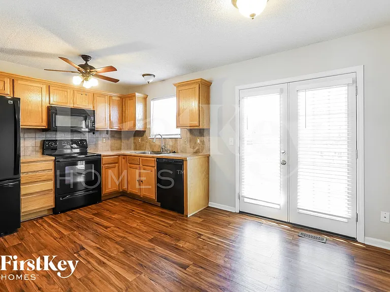 11328 N Wyandotte St — Photo 6