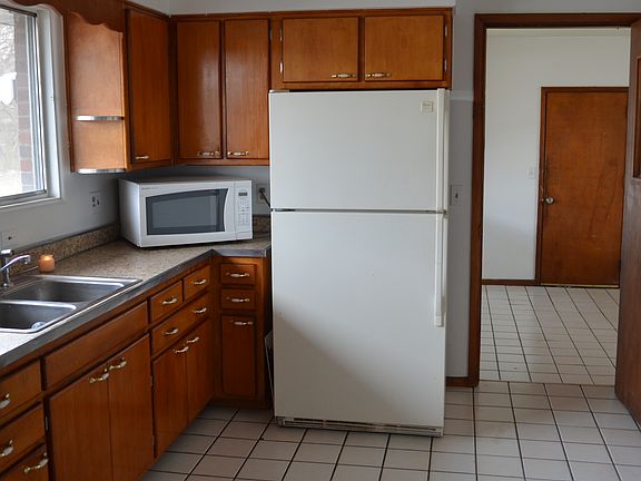 3rd image of 714 S Auburn St