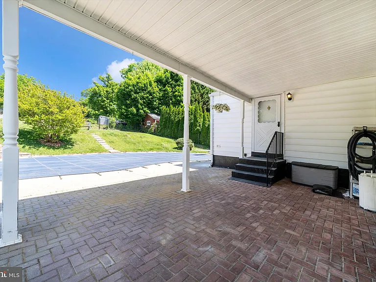 8409 Woodward St — Photo 45