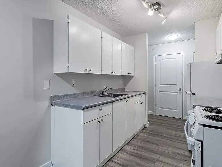1020 Matheson Dr — Photo 16