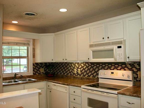 3rd image of 6525 Deane Hill Dr APT 20