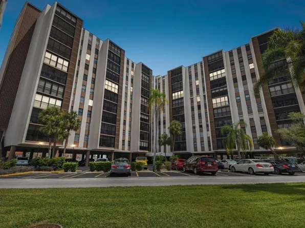 10355 Paradise Blvd, Treasure Island, FL