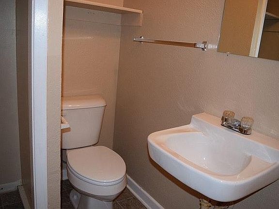 Sink/Toilet