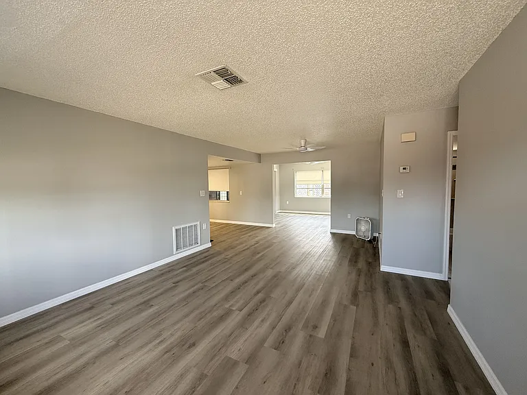 8437 Luray Dr — Photo 8