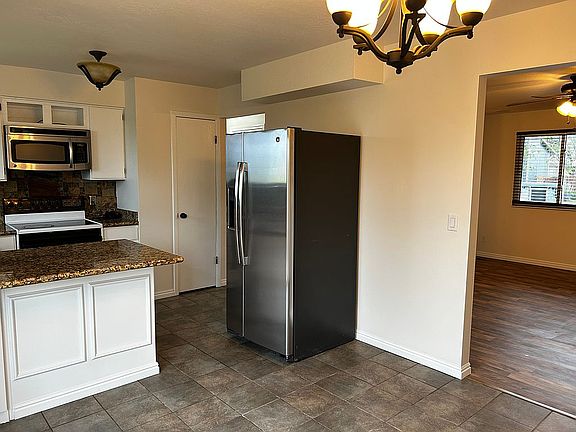 Dining/kitchen