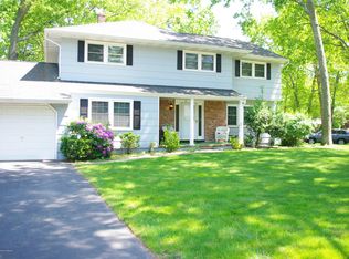 32 Humming Bird Ln, Toms River, NJ 08755