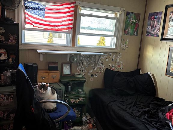 5th image of 1964 River Road #96