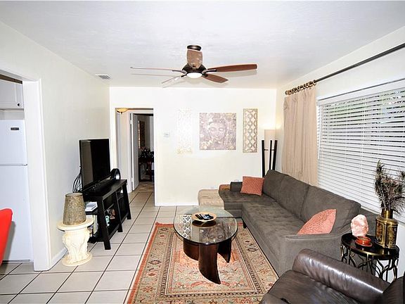 4th image of 1615 Garvin St