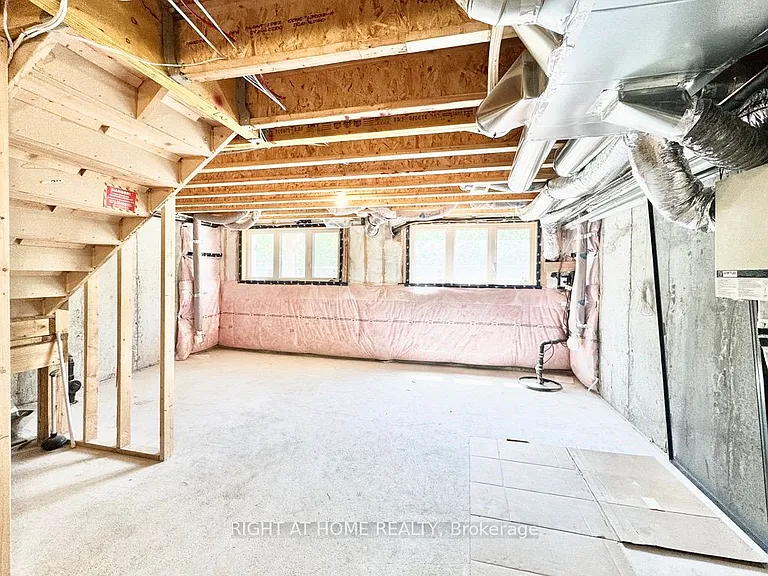 16 Blue Forest Cres — Photo 23