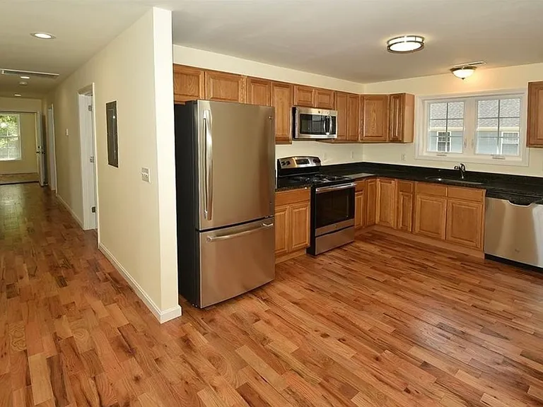 73 Fairfield St — Photo 7