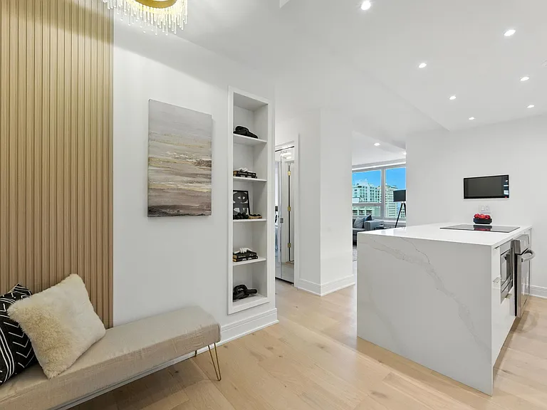 88 W Schiller St #608 — Photo 5