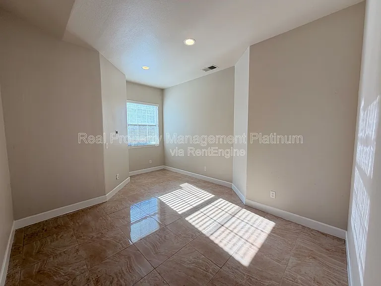 5801 W Chennault Ave — Photo 13