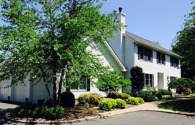 1st image of 2530 Laurel Ave