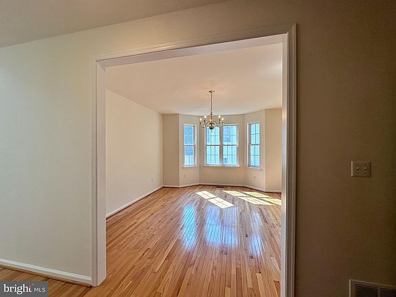 4th image of 1116 Maryland Cir