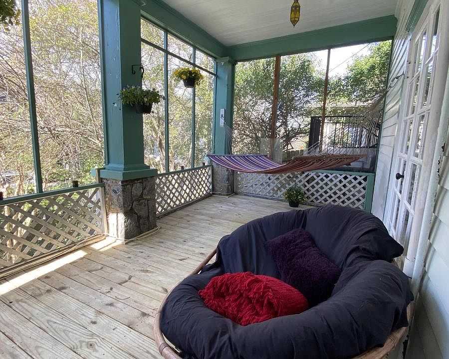 Just to give you an idea how past tenants have set it up.