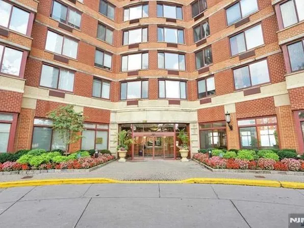 100 Old Palisade Rd APT 3505, Fort Lee, NJ 07024