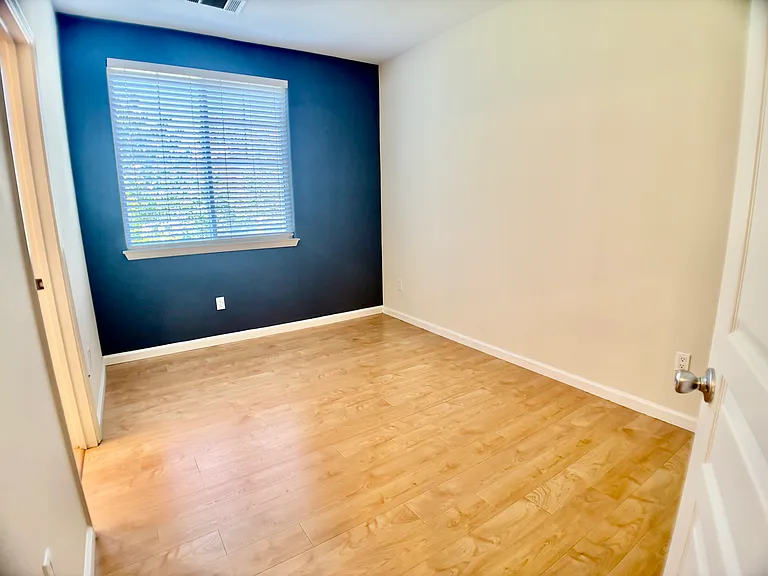 4466 Laird Cir — Photo 16