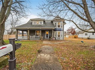 11 Michigan St, Oswego, KS 67356