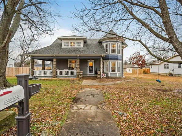 11 Michigan St, Oswego, KS 67356